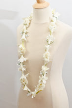 Load image into Gallery viewer, Tuberose Carnation Lei
